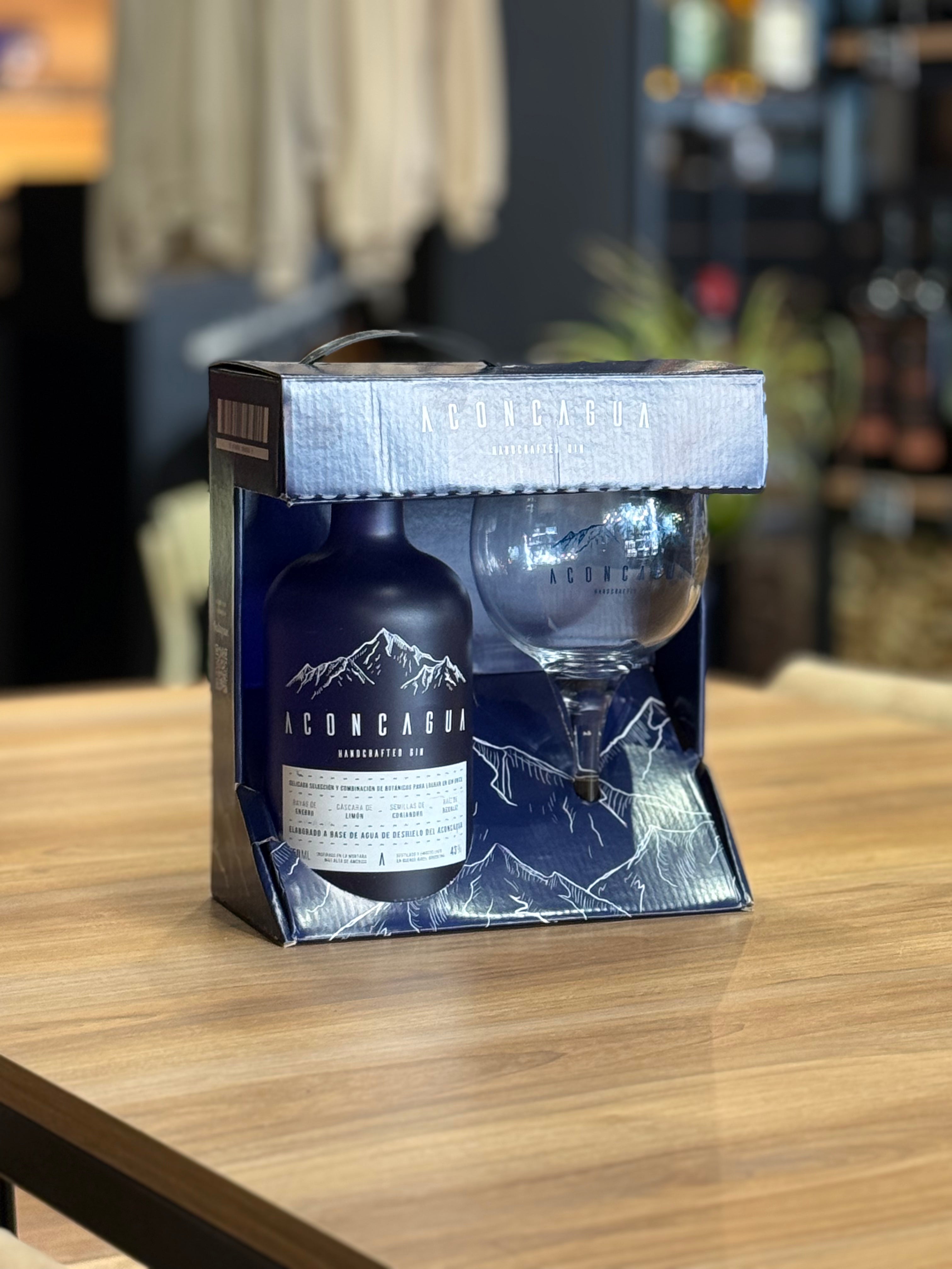 GIN ACONCAGUA HANDCRAFTED GIFT BOX ABIERTO CON COPÓN